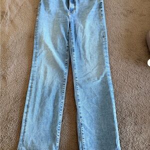 Good American always fits Light Blue Straight Leg Jeans